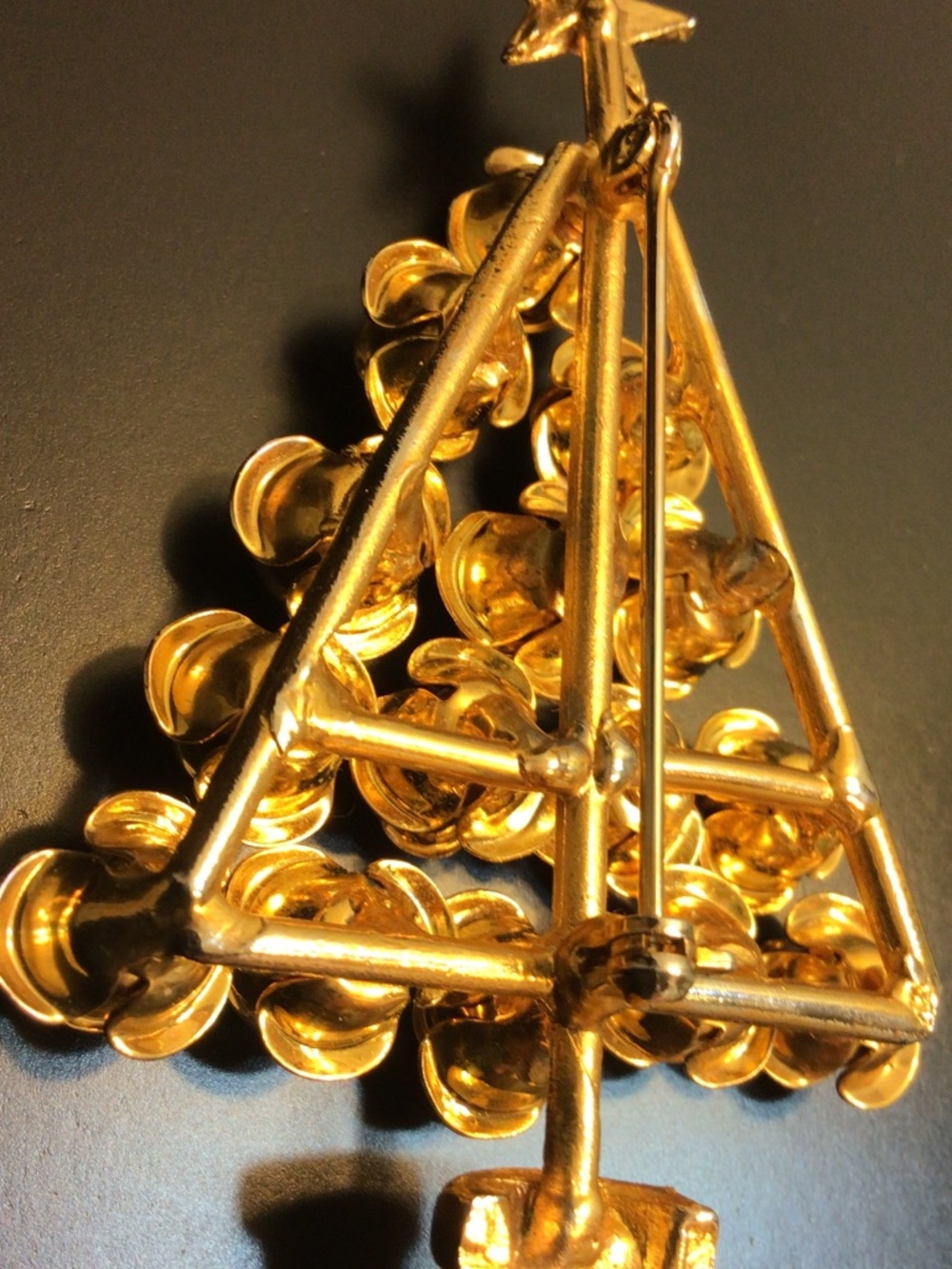 Mid-century CHRISTMAS TREE OF ROSES Brooch/Pin Gold-tone Large - Picture 5 of 15
